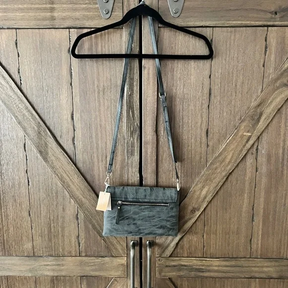 Francesca's Gold Hookhardware Grey/Black Over the Shoulder Crossbody Purse NWT - Picture 4 of 8